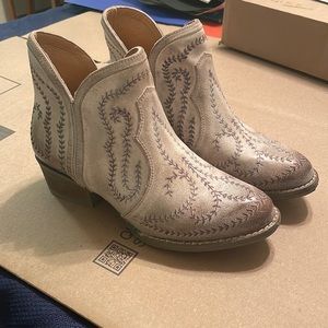 Sterling River Cowgirl Boots NWT